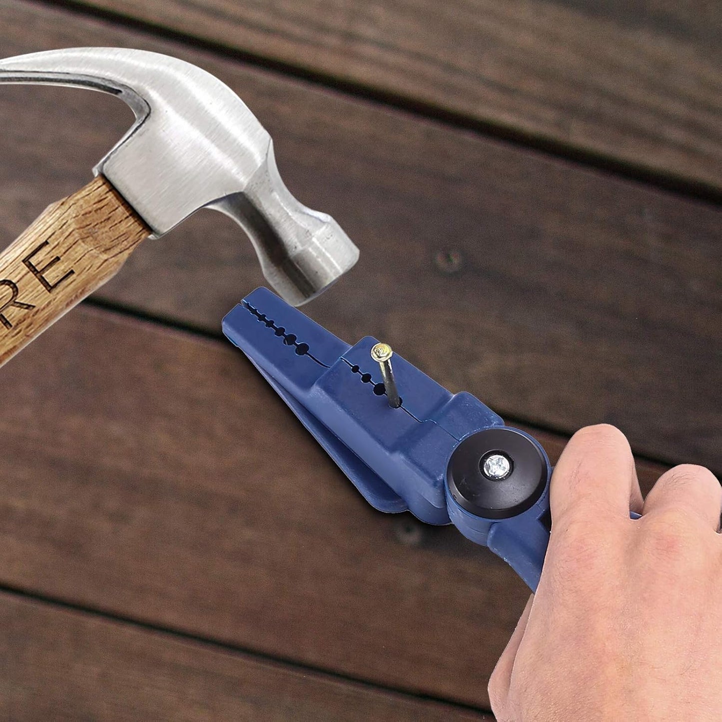 Plastic Pliers, Home Tool Auxiliary Pliers, Secure Nails Anti-Smashing Finger Joint Pliers for More Safety for Hammering Nails Easy to Position and Keeps Fingers Safe